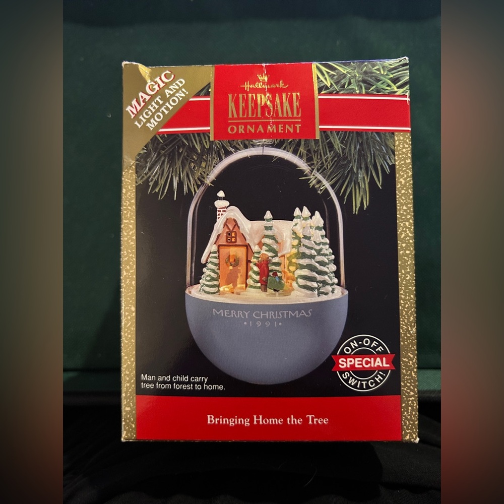 Hallmark Keepsake Ornament - Festive Gold and Green Scene